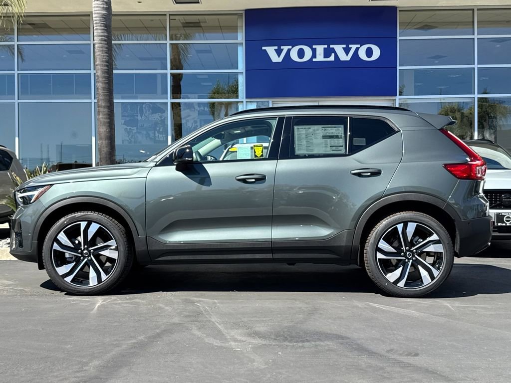 New 2026 Volvo XC40 B5 Ultra w/ Climate Package image 2