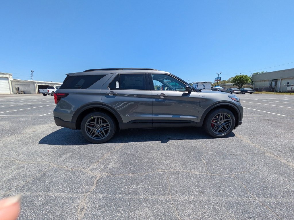 New 2026 Ford Explorer ST-Line w/ ST-Line Street Pack RWD image 3