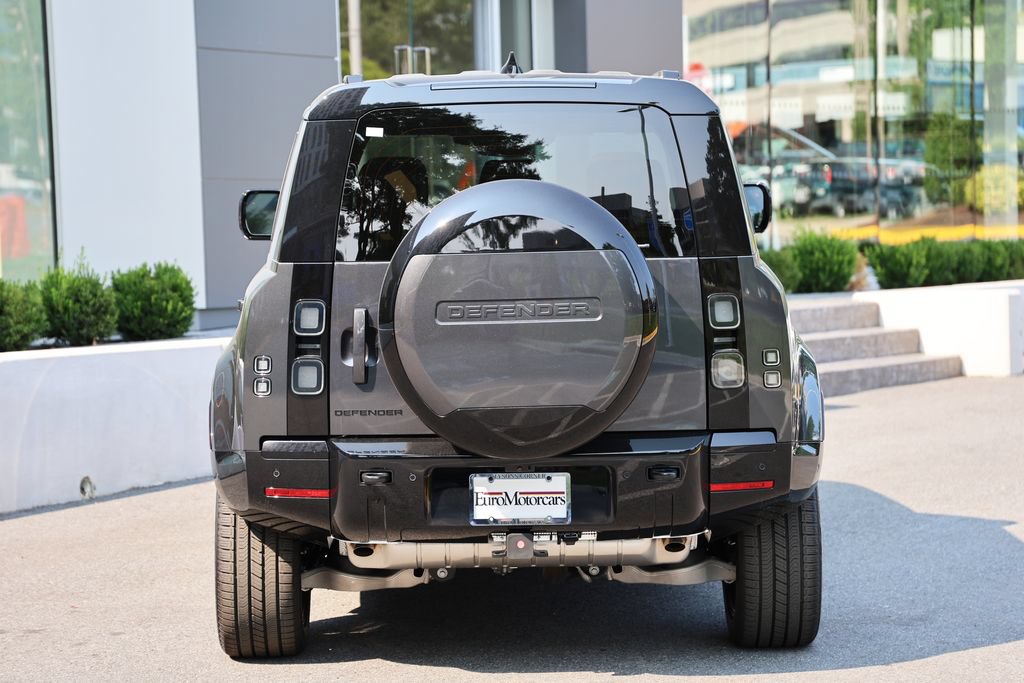 New 2026 Land Rover Defender 110 X-Dynamic SE AWD/4WD image 3