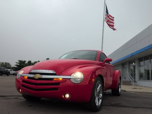 Used 2004 Chevrolet SSR w/ Preferred Equipment Group RWD image 2