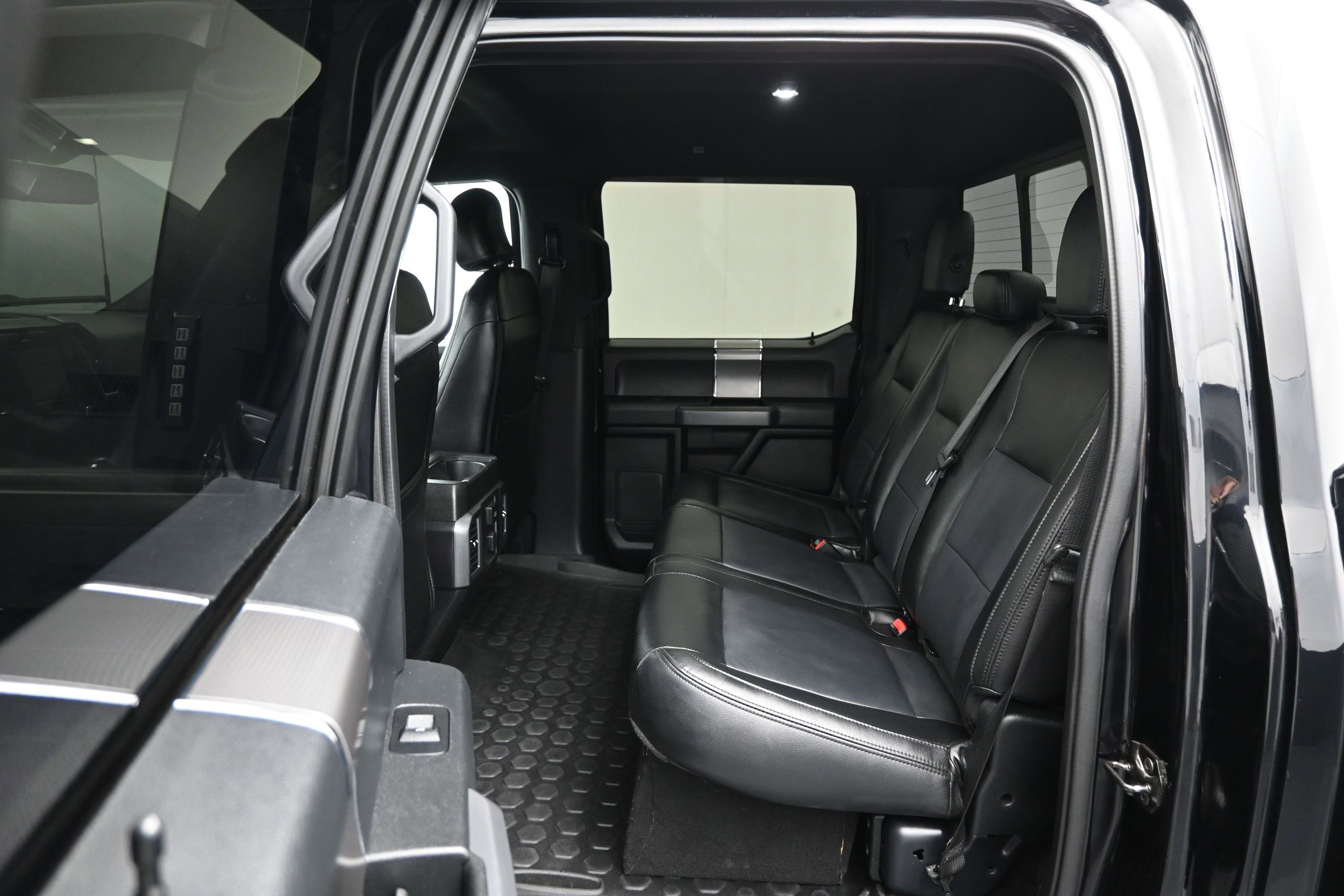 Used 2016 Ford F150 XLT w/ Equipment Group 302A Luxury AWD/4WD image 11