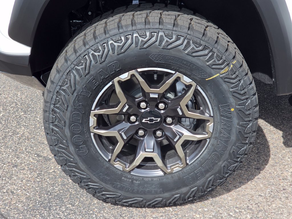 New 2026 Chevrolet Colorado ZR2 w/ Technology Package AWD/4WD image 24