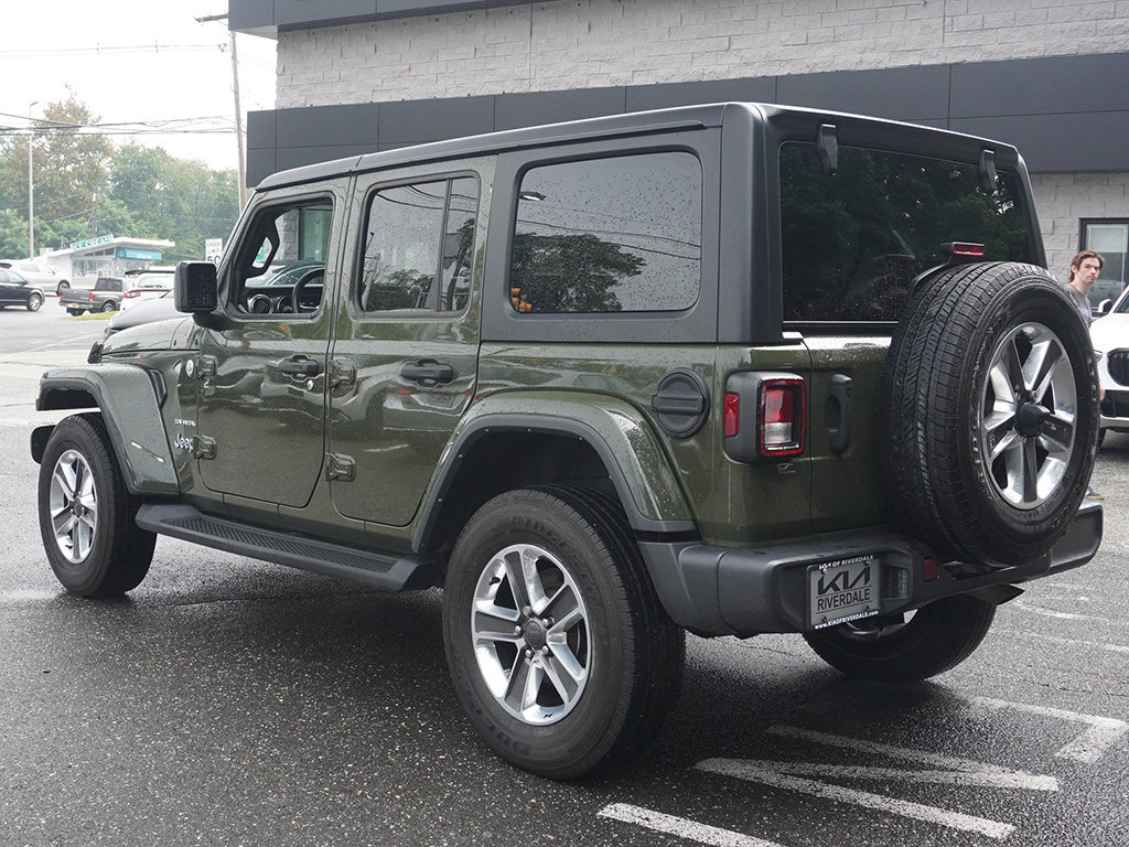 Used 2022 Jeep Wrangler Unlimited Sahara AWD/4WD image 6