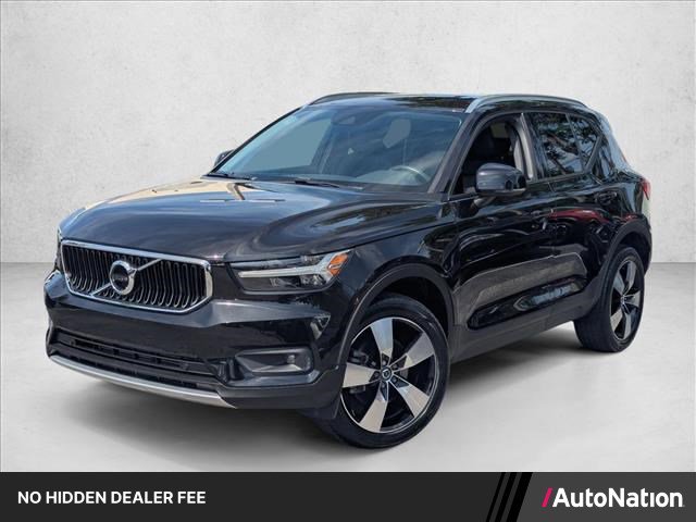 Used 2021 Volvo XC40 T4 Momentum w/ Premium Package