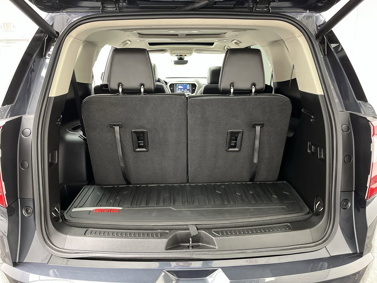 Certified 2023 GMC Acadia Denali w/ Denali Ultimate Package AWD/4WD image 35