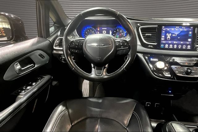 Used 2020 Chrysler Pacifica Touring-L Plus w/ S Appearance Package FWD image 8