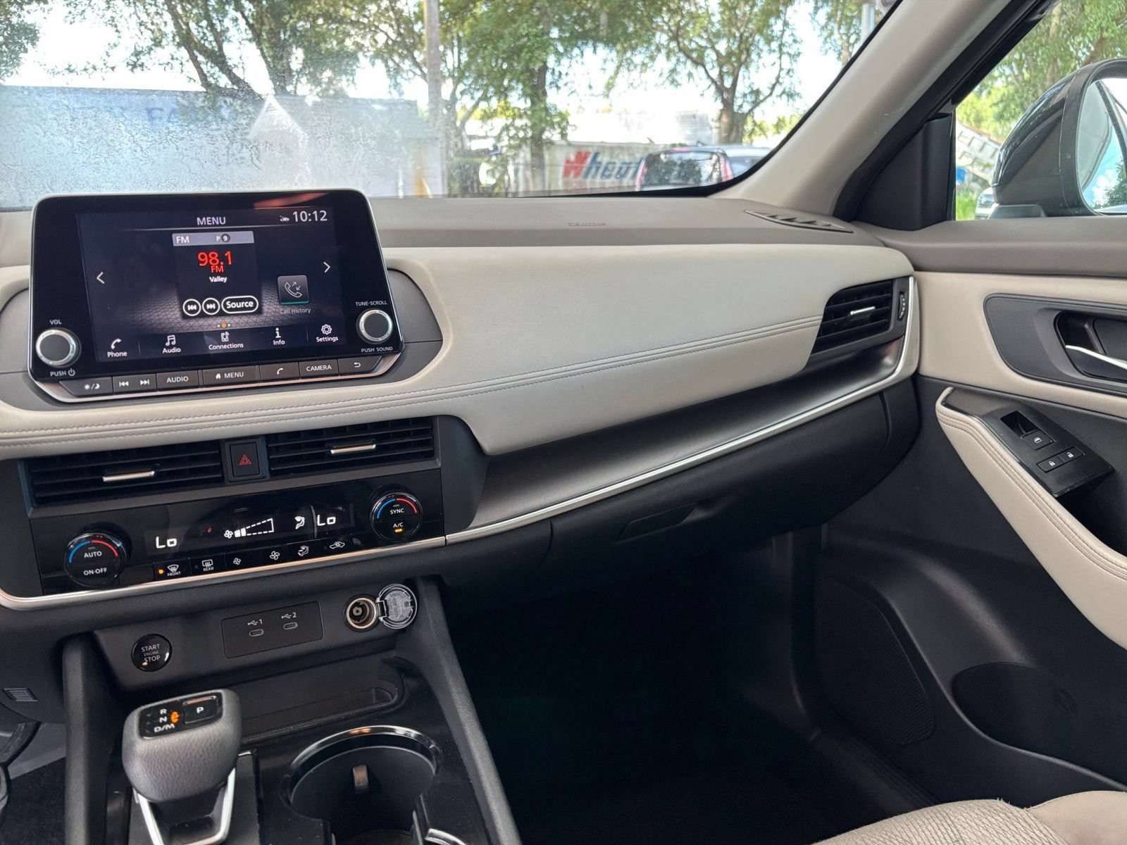 Used 2025 Nissan Rogue SV FWD image 31
