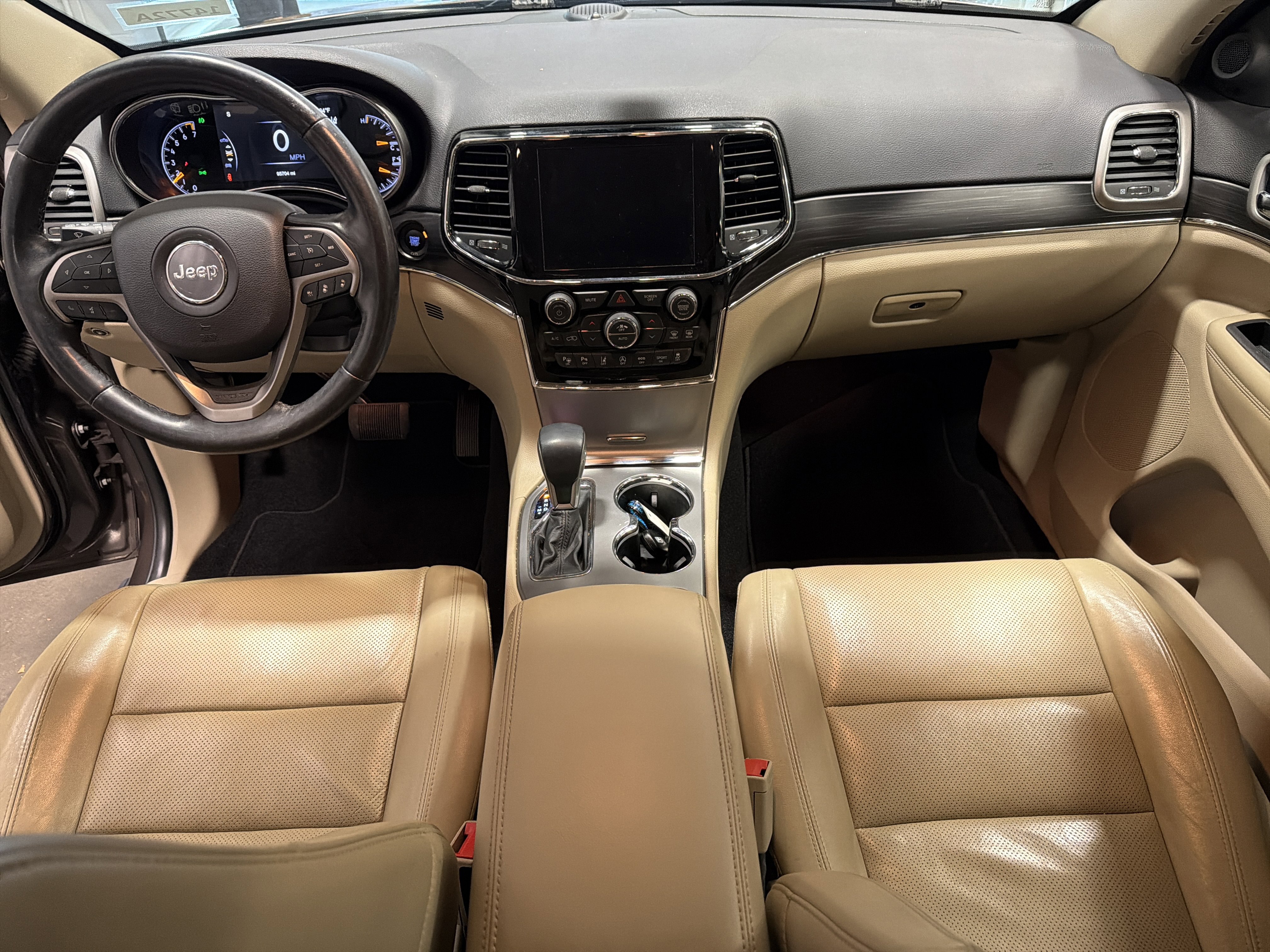 Used 2020 Jeep Grand Cherokee Limited w/ Luxury Group II image 4