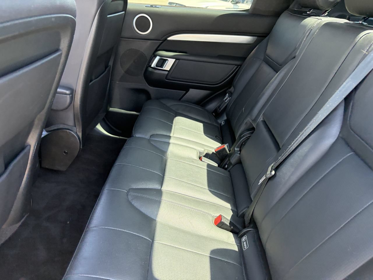 Used 2020 Land Rover Discovery Landmark AWD/4WD image 14