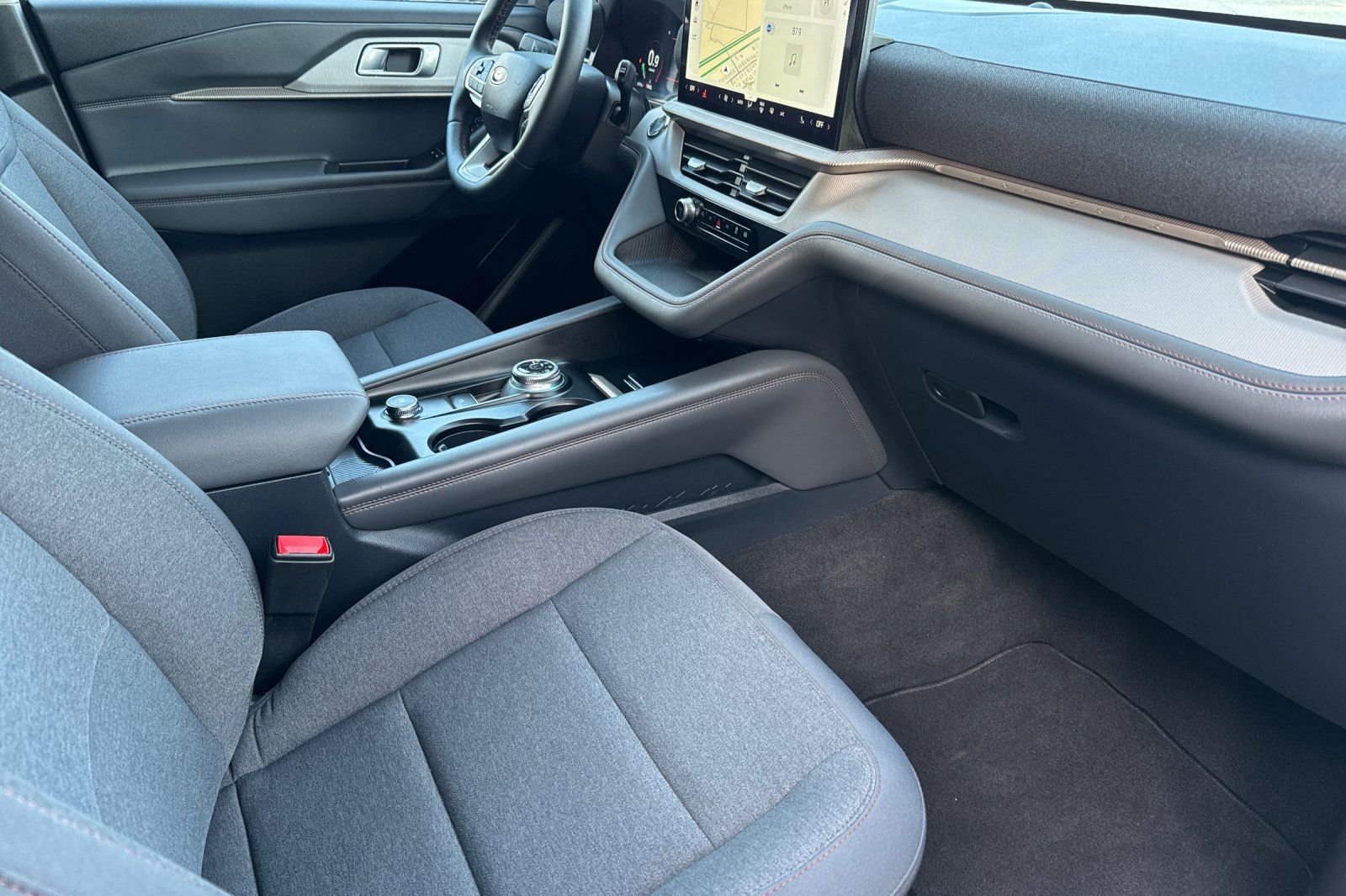 Used 2025 Ford Explorer Active image 17