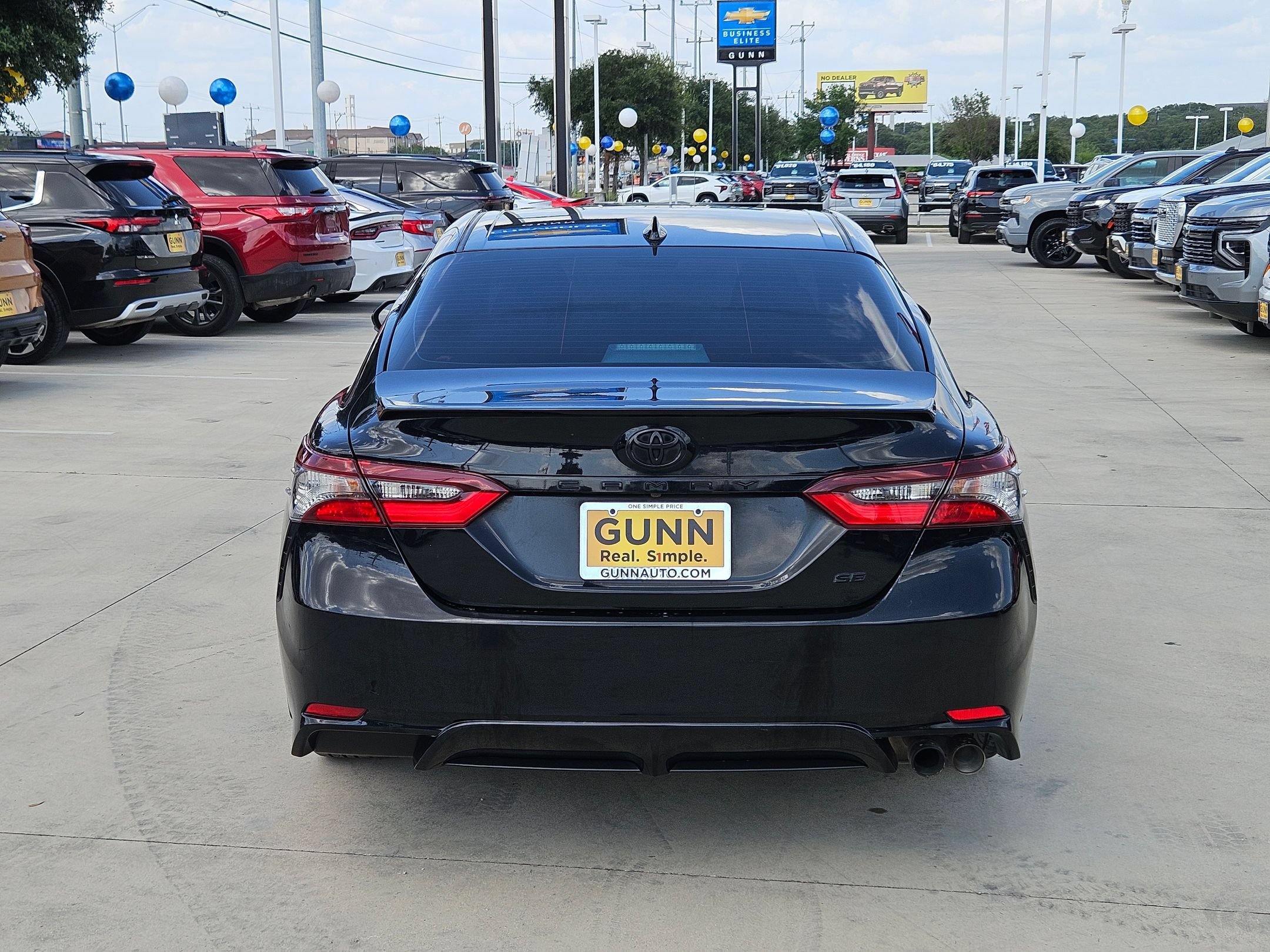 Used 2022 Toyota Camry SE FWD image 4
