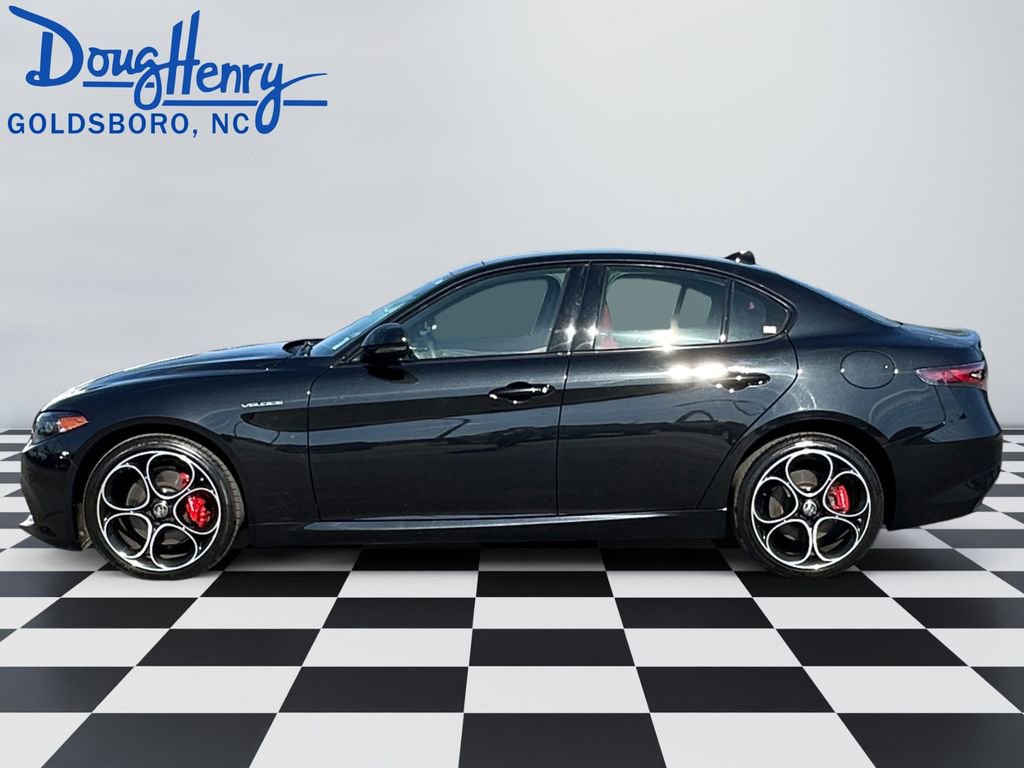 Used 2024 Alfa Romeo Giulia Veloce image 2