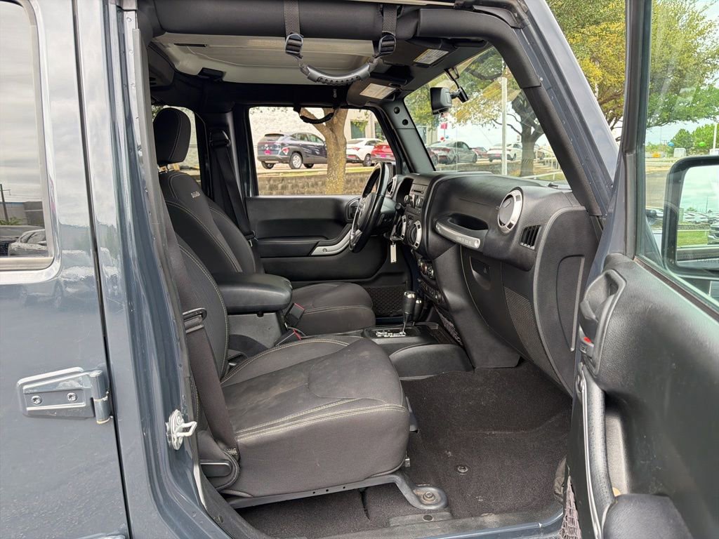 Used 2018 Jeep Wrangler Unlimited Sahara w/ Max Tow Package image 24