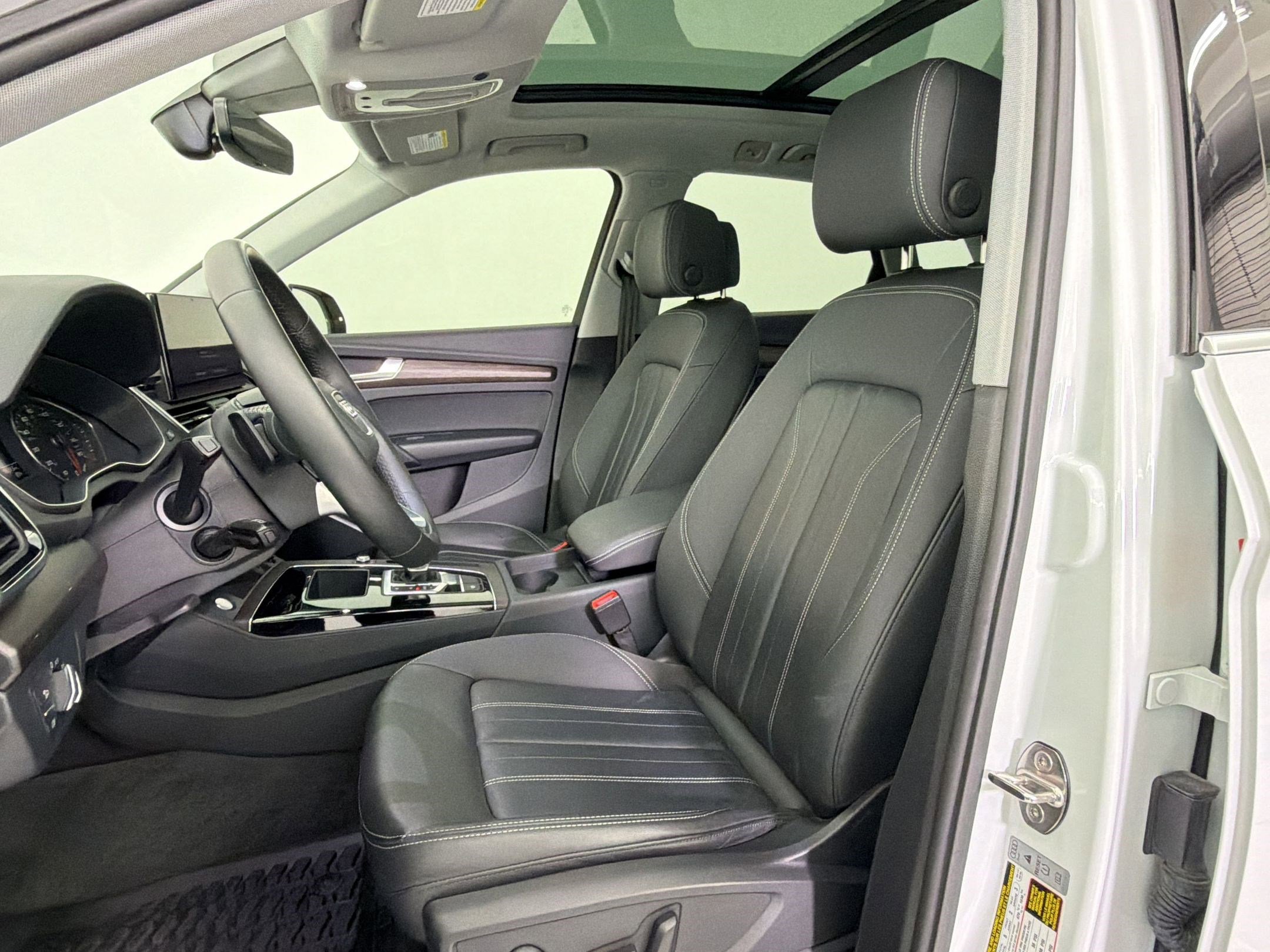 Used 2023 Audi Q5 2.0T Premium w/ Convenience Package AWD/4WD image 5