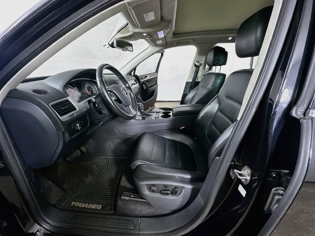 Used 2016 Volkswagen Touareg VR6 AWD/4WD image 16