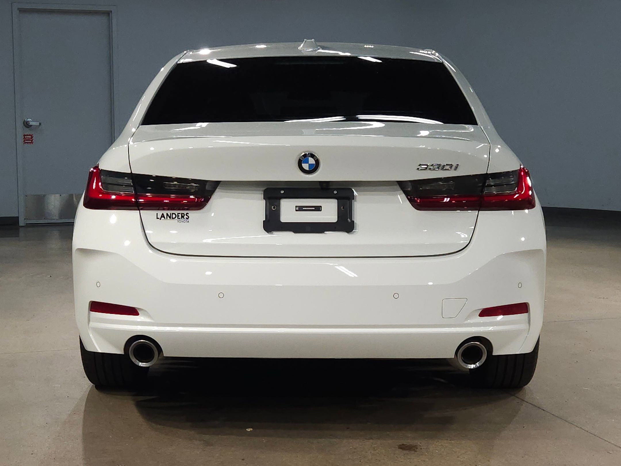 Used 2025 BMW 330i Sedan w/ Premium Package image 6