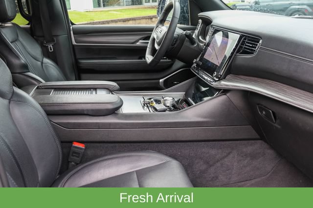 Used 2024 Jeep Wagoneer L Series II w/ Flexible Seating Group AWD/4WD image 17