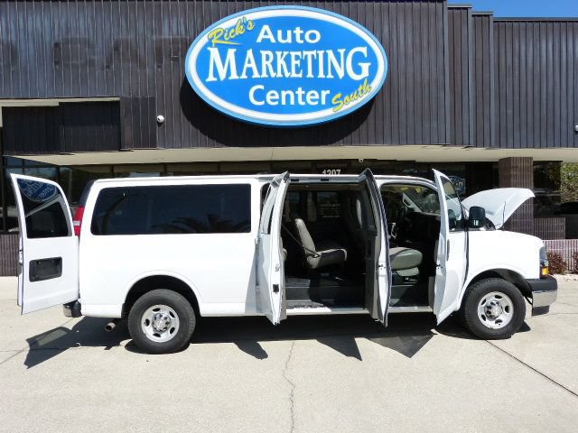 Used 2019 Chevrolet Express 3500 LT w/ LT Preferred Equipment Group RWD image 16