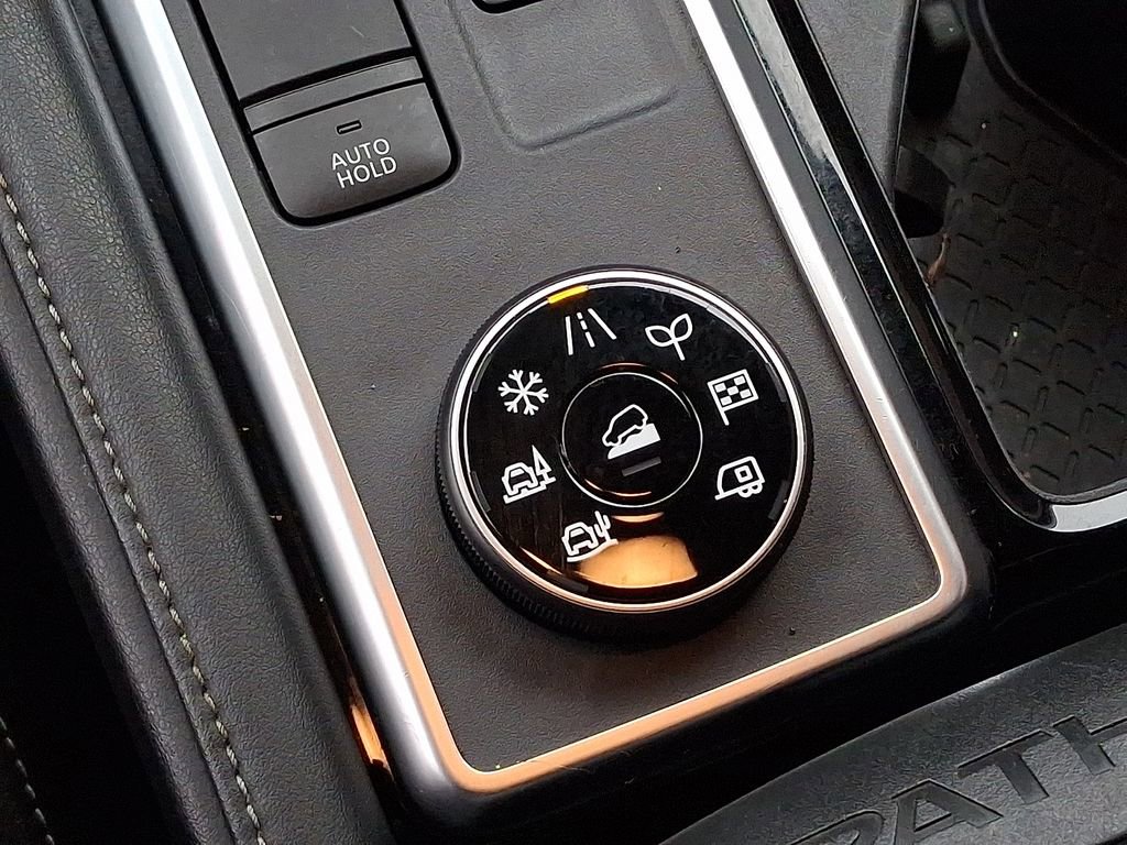 Used 2023 Nissan Pathfinder SL w/ Black Appearance Package image 26