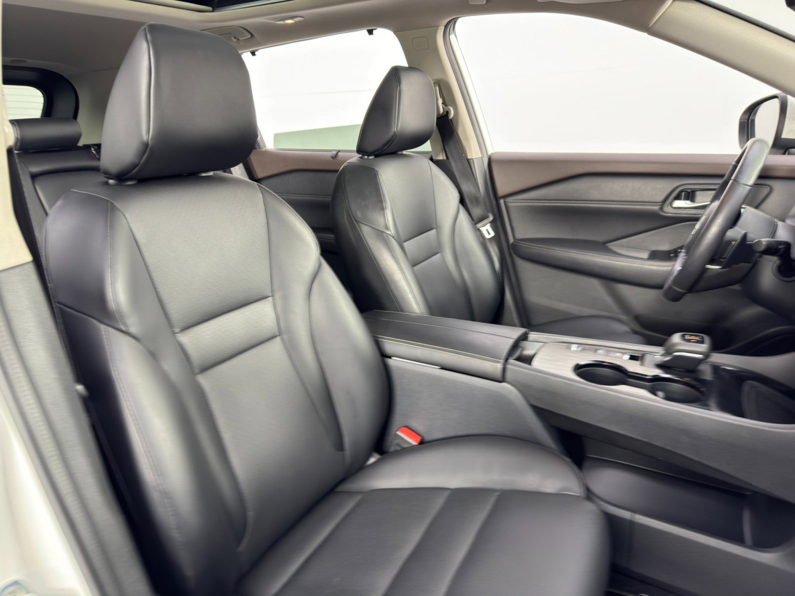 Used 2022 Nissan Rogue SV w/ SV Premium Package FWD image 28