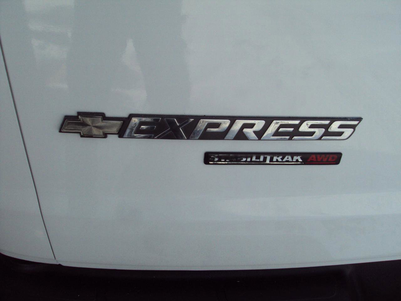 Used 2013 Chevrolet Express 1500 AWD image 36