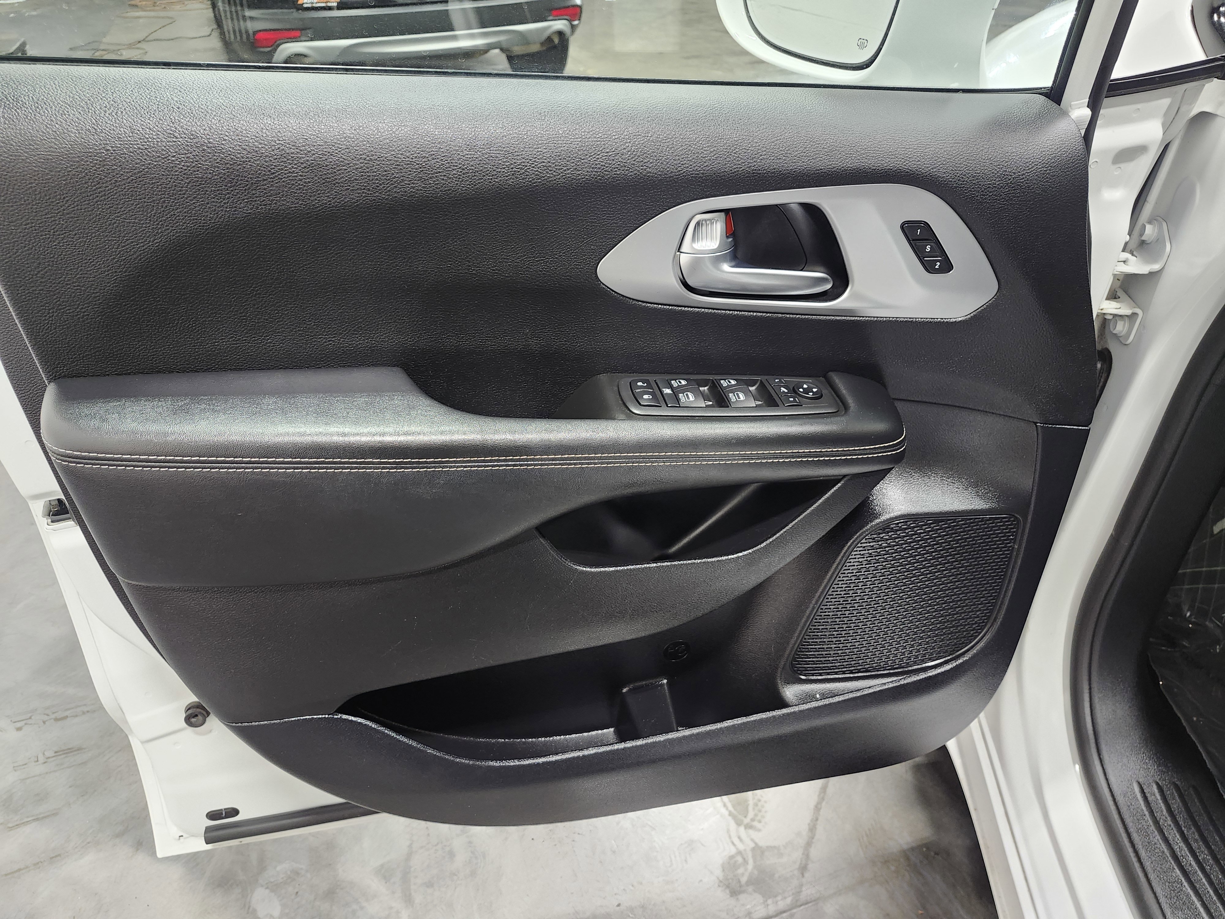 Used 2019 Chrysler Pacifica Limited w/ Advanced Safetytec Group image 25