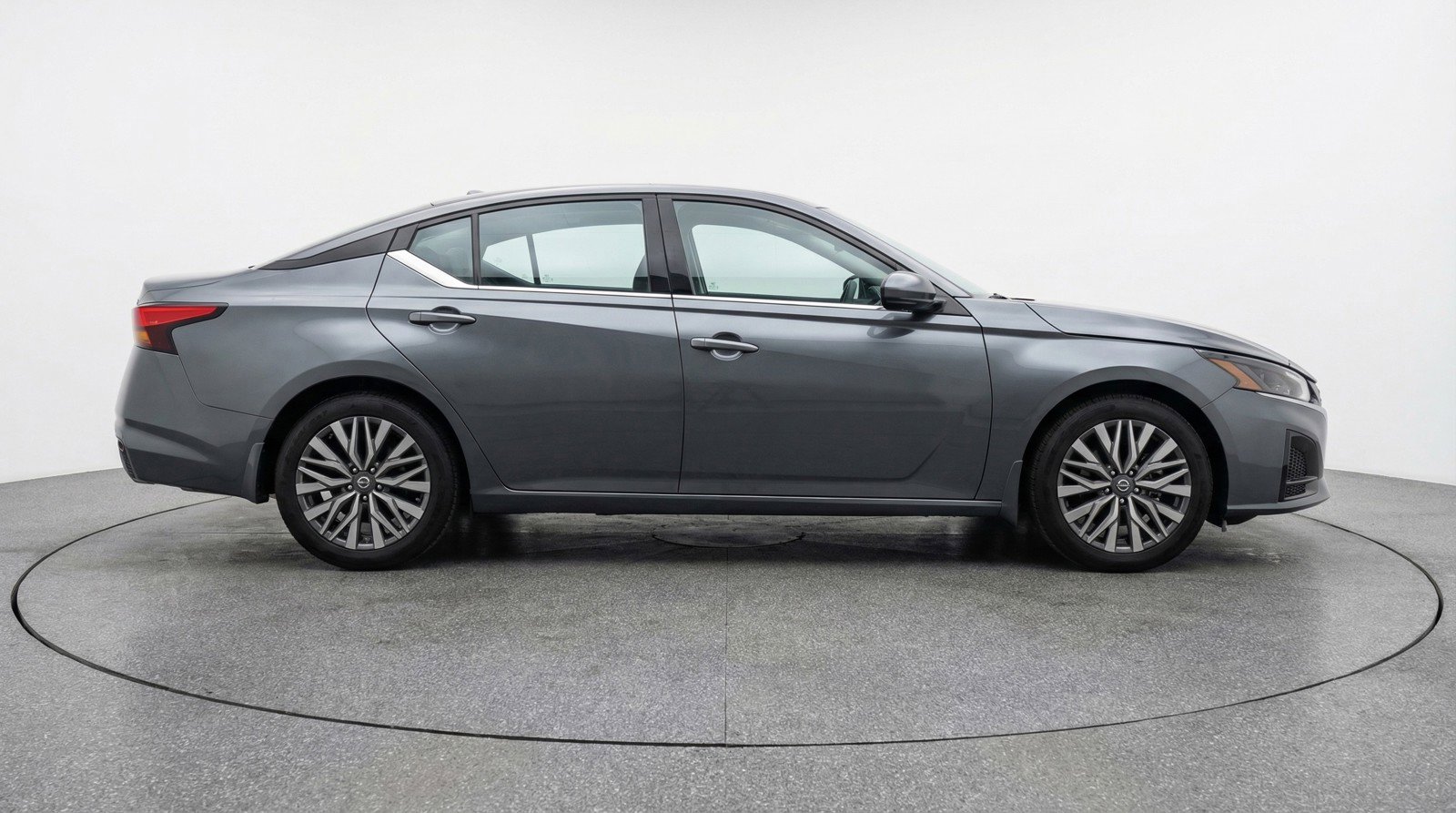 Used 2025 Nissan Altima 2.5 SV image 11