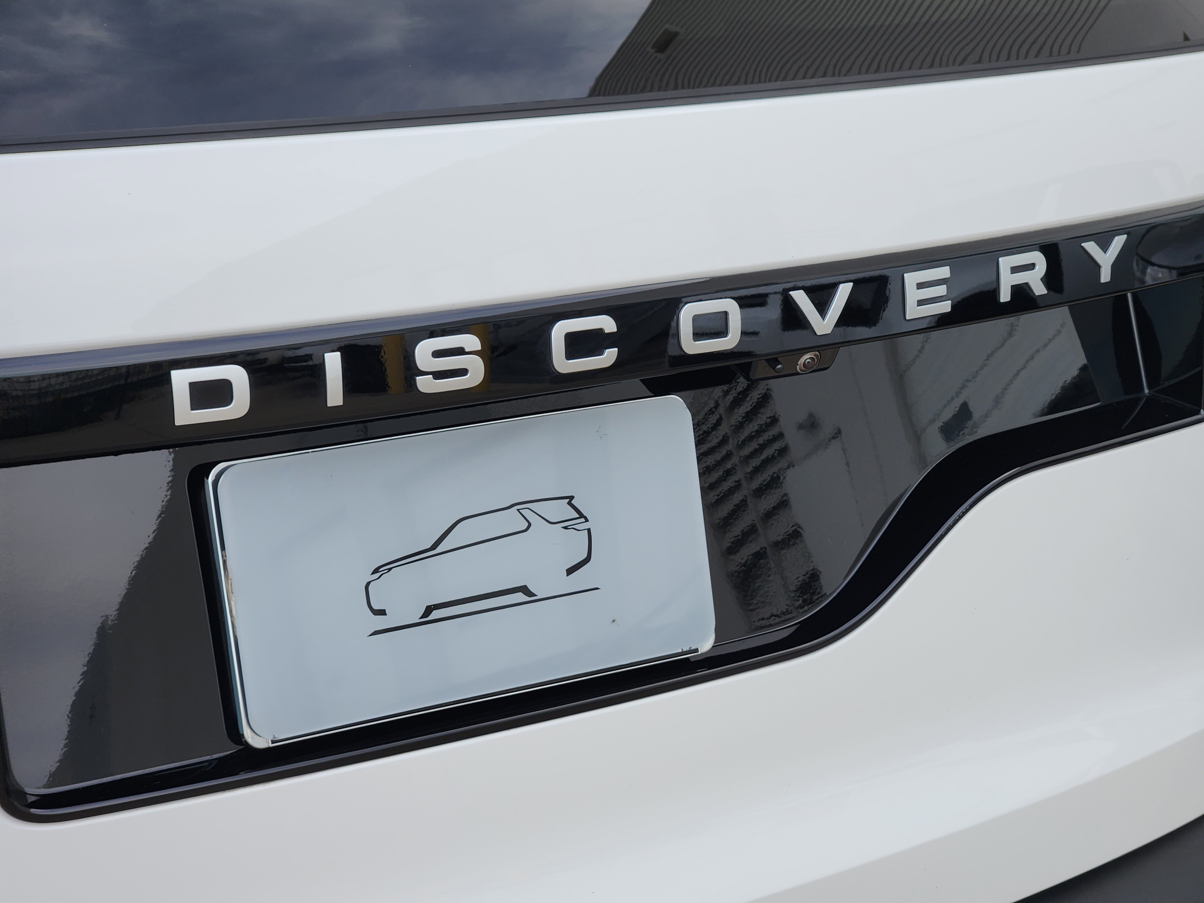 Certified 2025 Land Rover Discovery S image 13