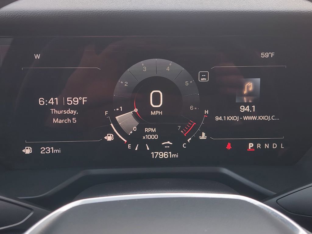 Used 2025 GMC Acadia Elevation image 17