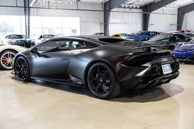 Used 2023 Lamborghini Huracan Tecnica RWD image 4