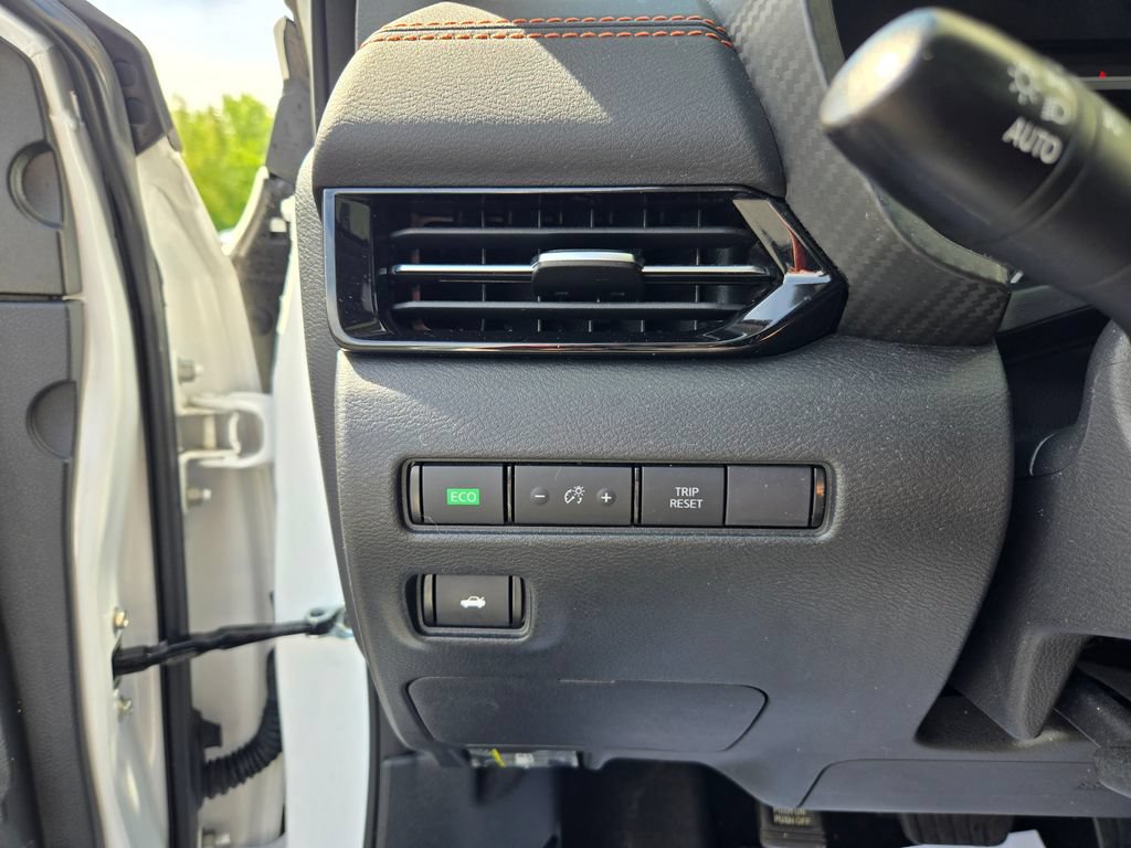 Used 2023 Nissan Sentra SR w/ SR Premium Package FWD image 16