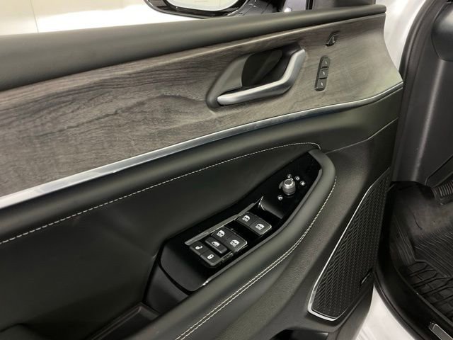 Used 2025 Jeep Grand Cherokee Overland w/ Adv Protech Group III image 27