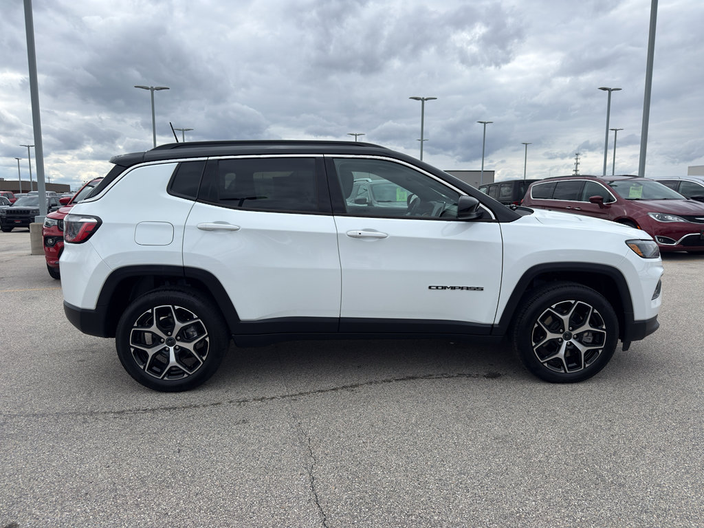 Used 2025 Jeep Compass Limited AWD/4WD image 4