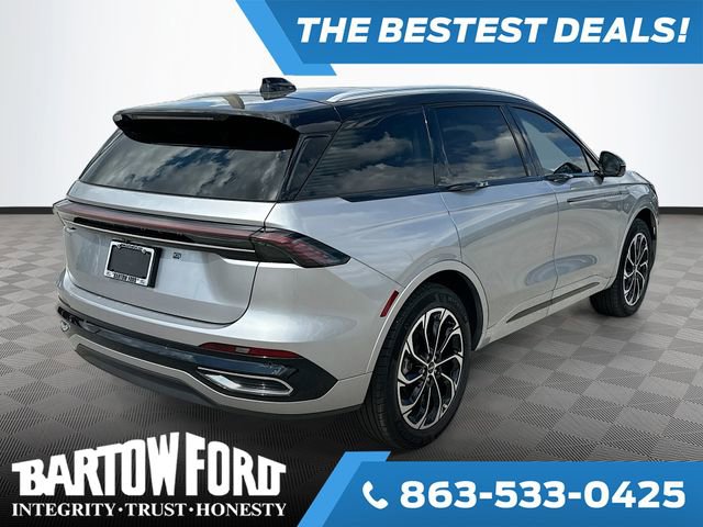 Used 2025 Lincoln Nautilus Reserve image 5