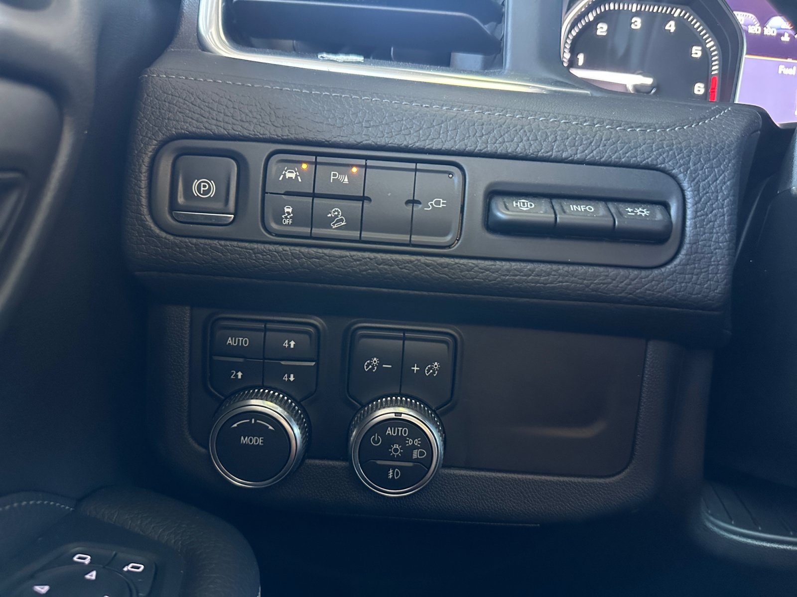 Used 2021 GMC Yukon XL Denali AWD/4WD image 18