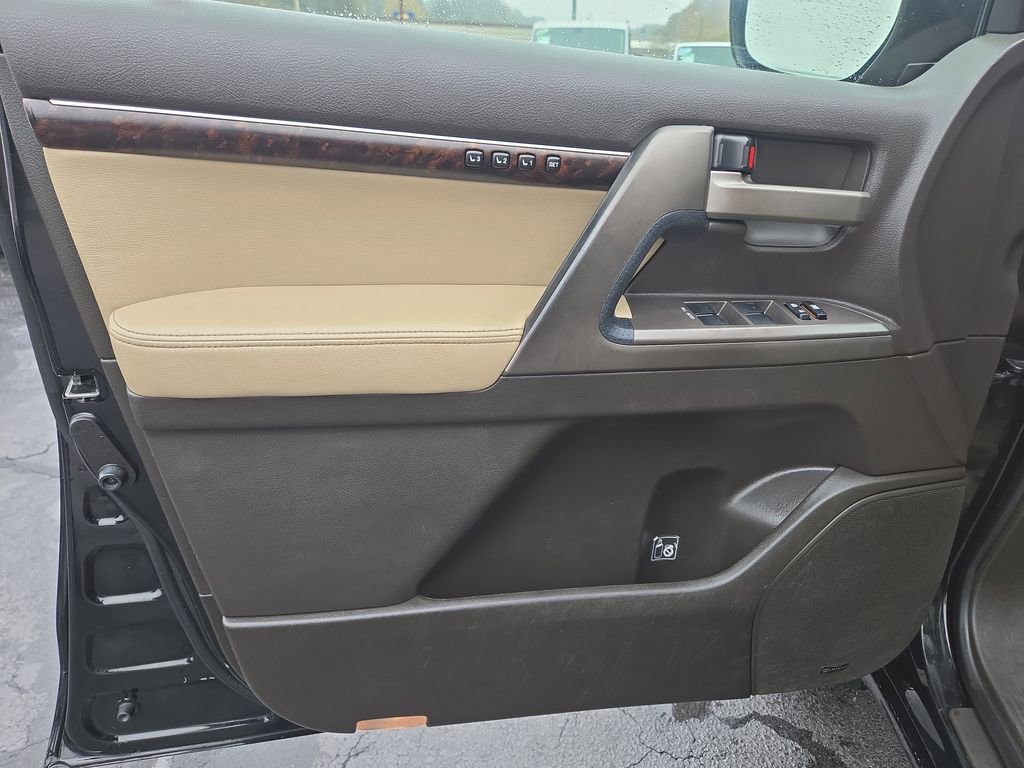 Used 2009 Toyota Land Cruiser image 11