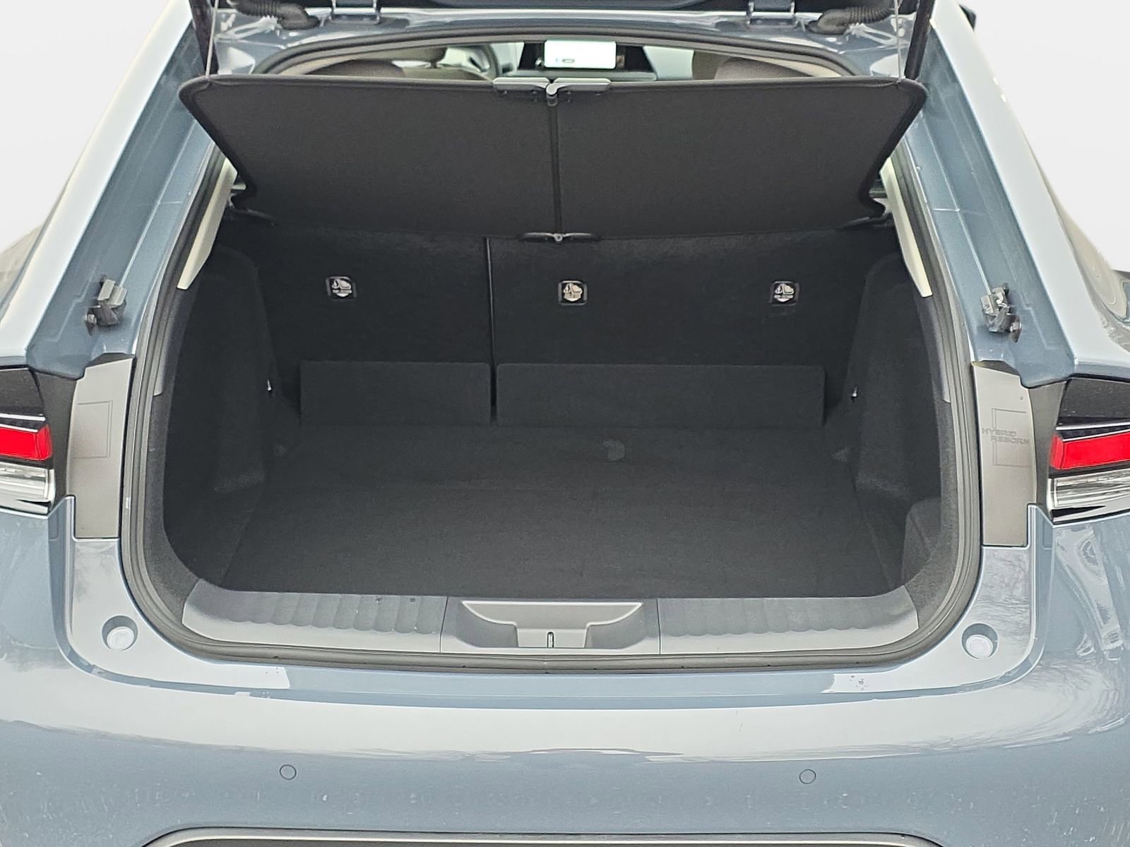 Used 2025 Toyota Prius LE image 12