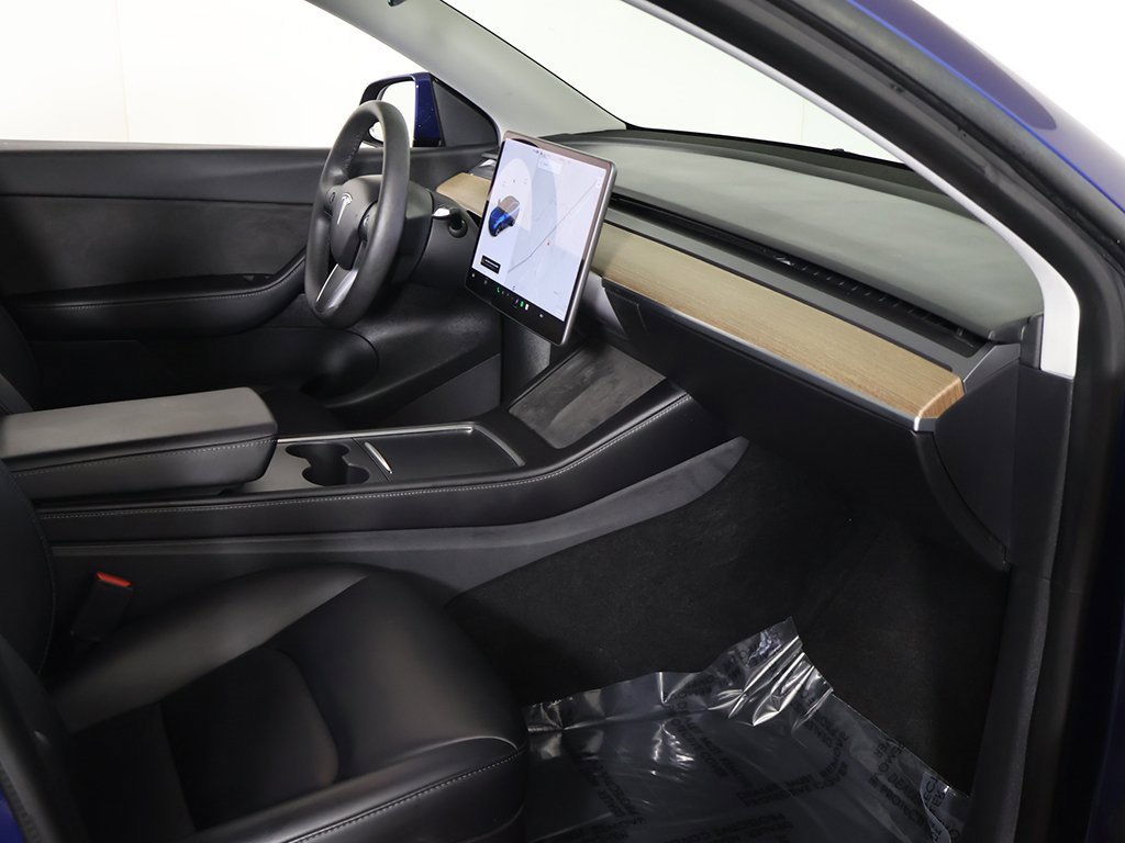 Used 2022 Tesla Model Y Long Range image 25