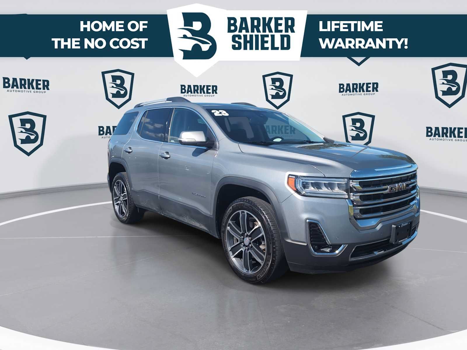 Used 2023 GMC Acadia SLT w/ Preferred Package FWD image 2