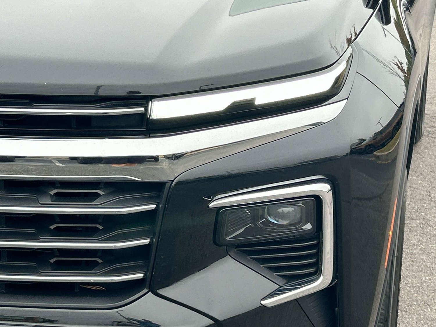 Used 2025 Chevrolet Traverse LT FWD image 11