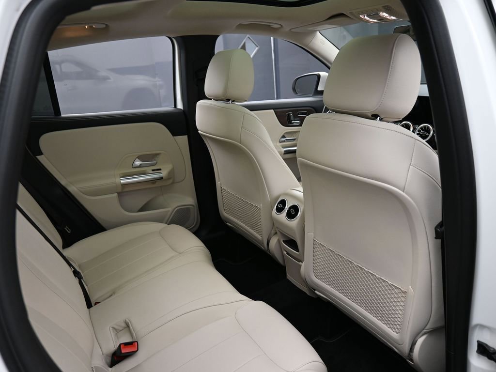 Used 2022 Mercedes-Benz GLA 250 4MATIC image 29