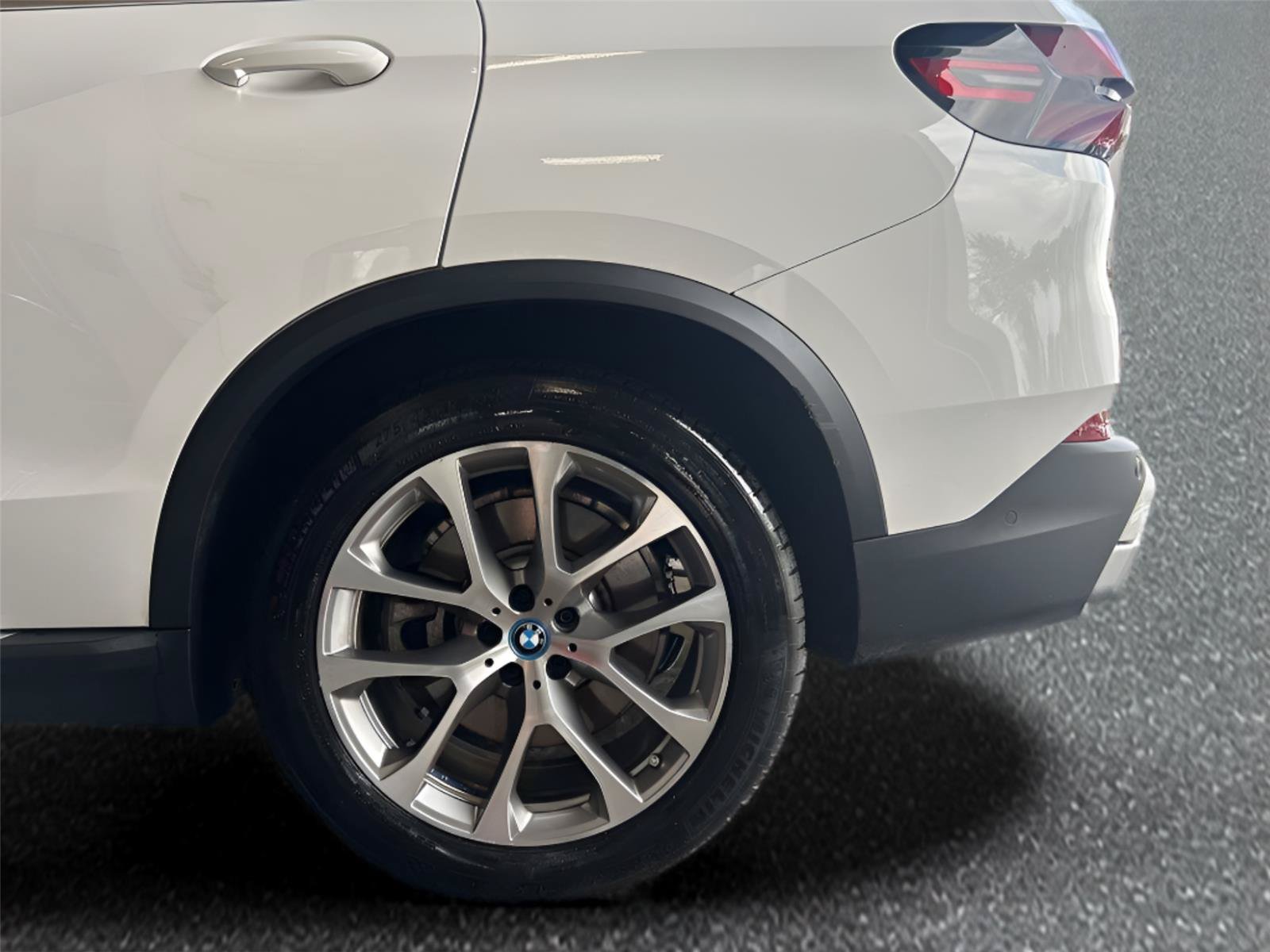 Used 2025 BMW X5 xDrive50e AWD/4WD image 11