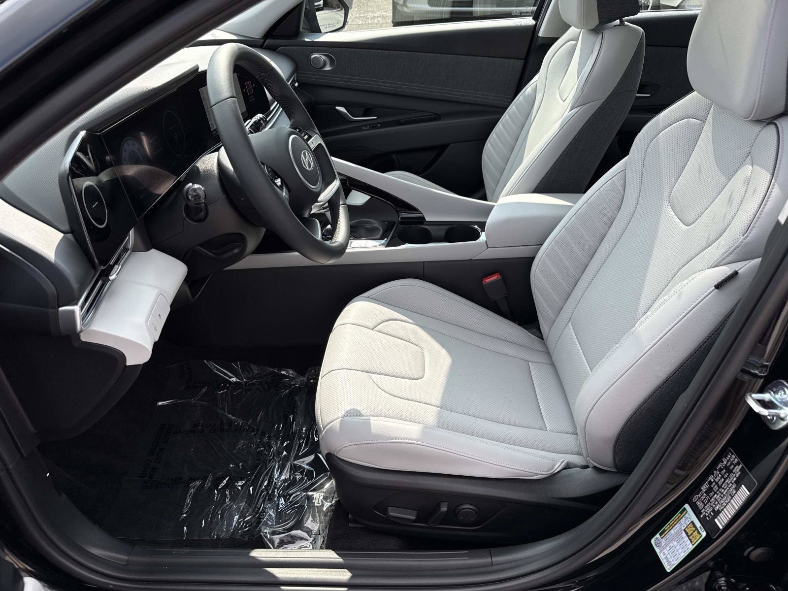 Certified 2026 Hyundai Elantra Limited FWD image 24
