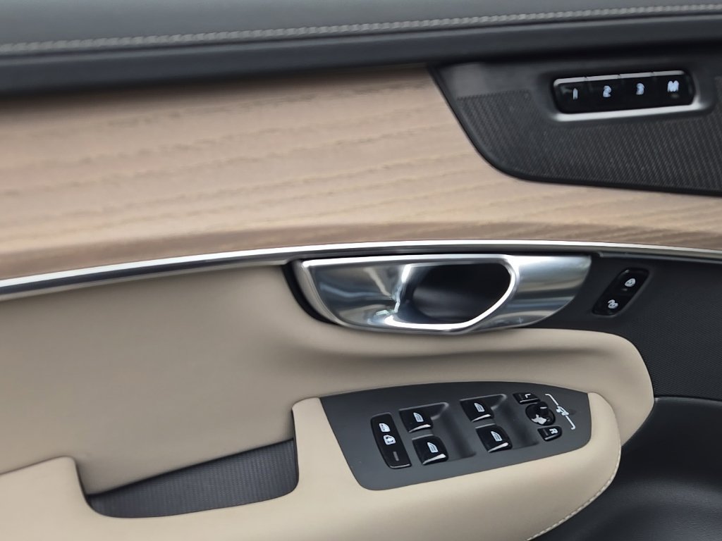 Certified 2026 Volvo XC90 B6 Plus AWD/4WD image 19