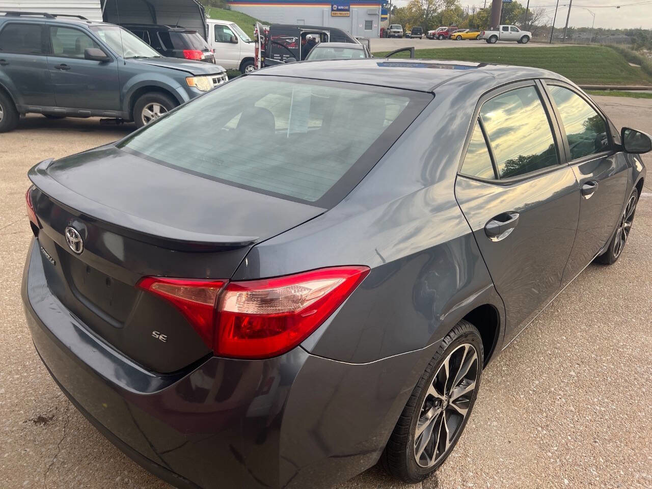 Used 2017 Toyota Corolla SE image 4