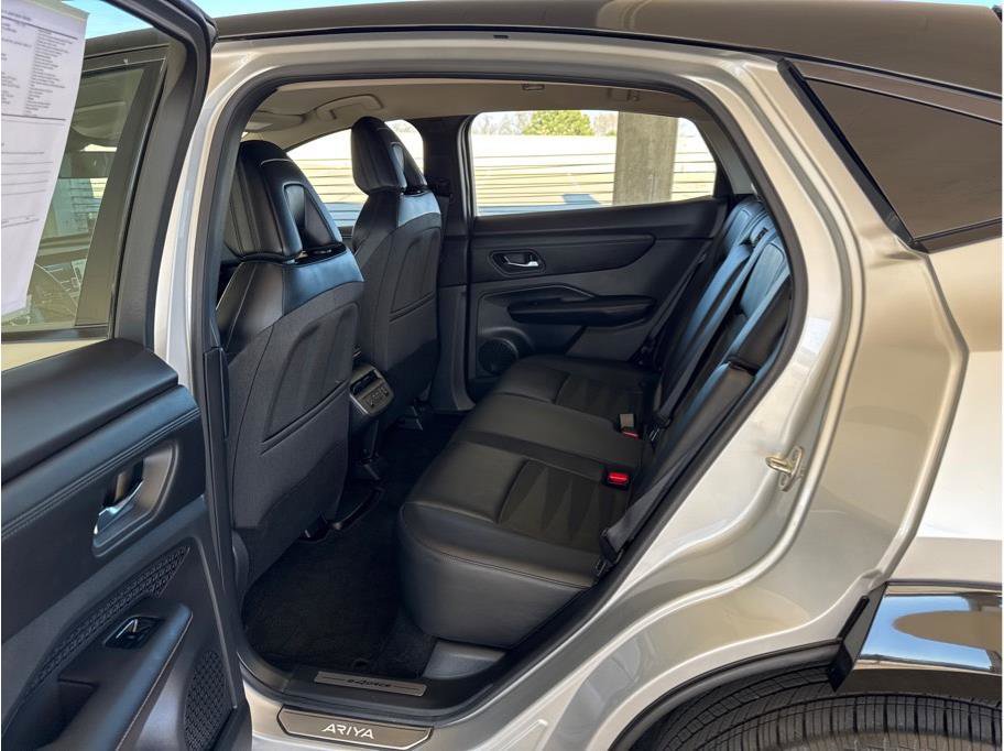 Used 2023 Nissan Ariya AWD image 11