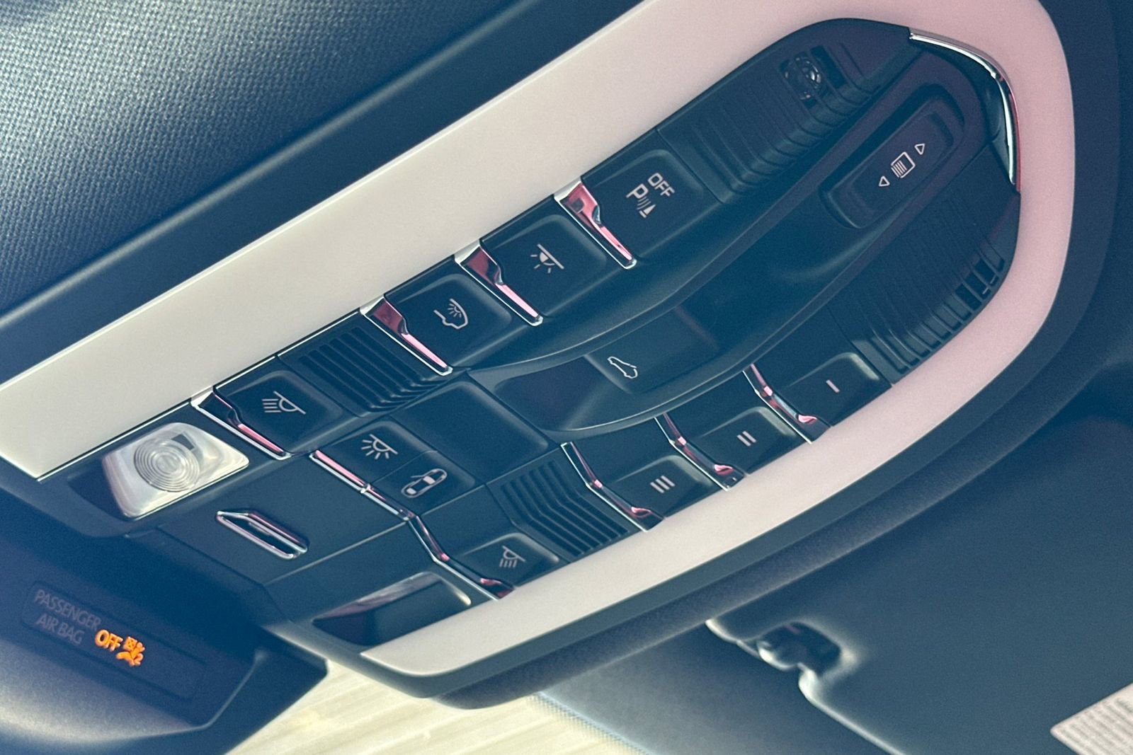 Used 2025 Porsche Macan image 21