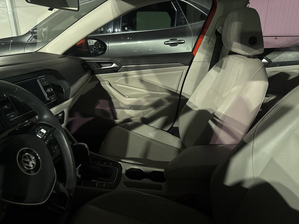 Used 2020 Volkswagen Jetta SE w/ SE Cold Weather Package image 9