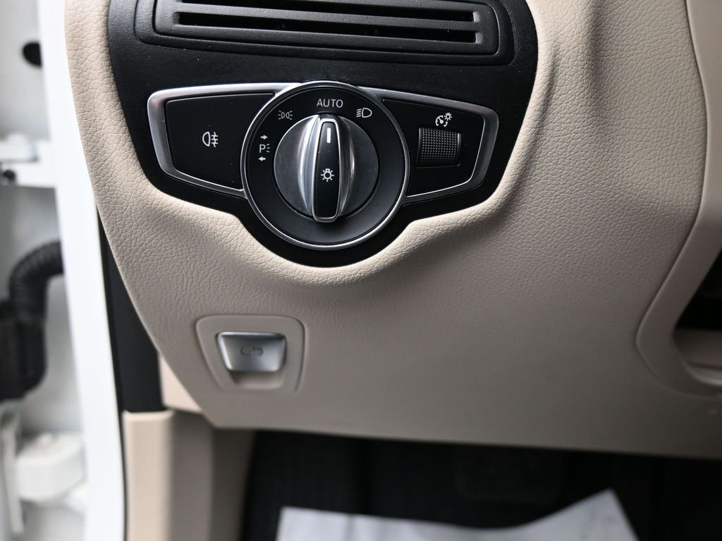 Used 2022 Mercedes-Benz GLC 300 4MATIC image 16