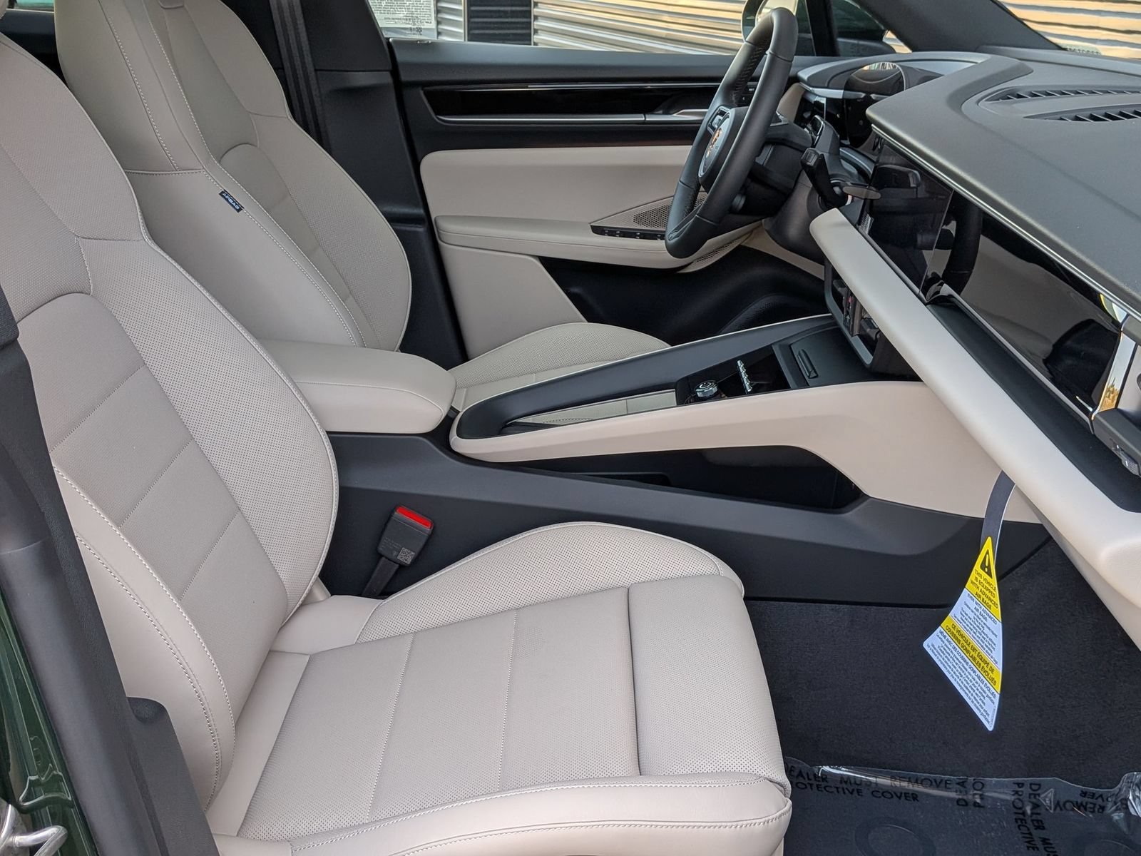 New 2026 Porsche Macan Electric RWD image 25